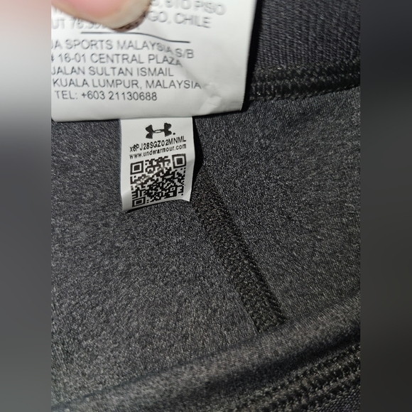 🛒💰Under Armor Women's HeatGear® Mid-Rise Shorty - Picture 2 of 6